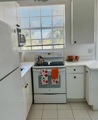 a kitchen with a stove with towels on the oven at Sunset Cove - Vacation In Paradise! in Nassau