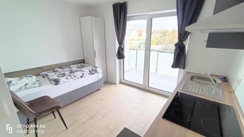 Postel nebo postele na pokoji v ubytování FMI28 Studio Apartments