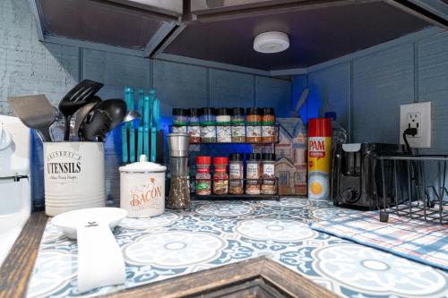 a kitchen counter with a counter top with spices at Roscoe Cottage Pet Friendly in Roscoe