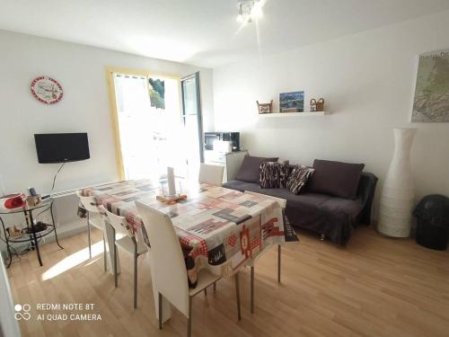 Confort et Vue Montagne : Appartement 2 Chambres à Cauterets - FR-1-812-61