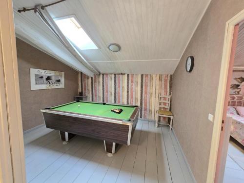 Photo de la galerie de l'établissement Maison de charme avec piscine privative et aire de jeux en plein cœur du Périgord - FR-1-616-80, à Rampieux