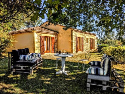 Gallery image of Maison spacieuse avec jardin clos, proche de Sarlat, idéale pour familles et enfants - FR-1-616-178 in Proissans