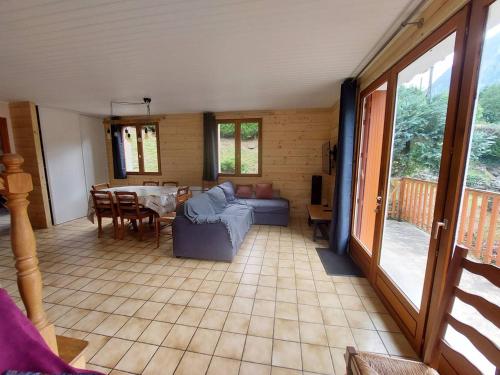 a living room with a couch and a table at Maison spacieuse à Cauterets : 4 chambres, garage, sans animaux - FR-1-812-102 in Cauterets