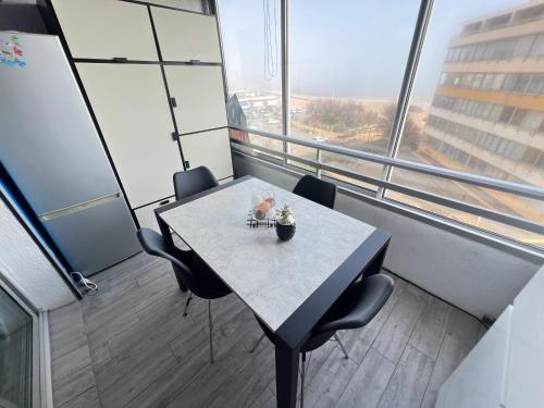 Photo de la galerie de l'établissement Valras-Plage: Appartement rénové 1 chambre, clim, WiFi, parking, à 50m de la plage - FR-1-781-59, à Valras-Plage