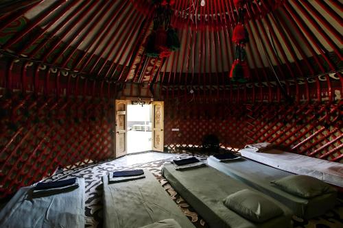 Postel nebo postele na pokoji v ubytování Apple Hostel Bishkek