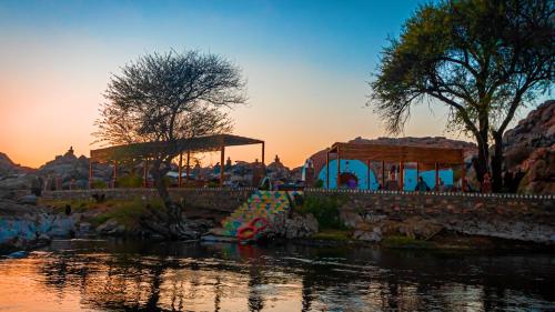 a view of a park with a river and a building at ASSINGAR camp in Jazīrat Suhayl