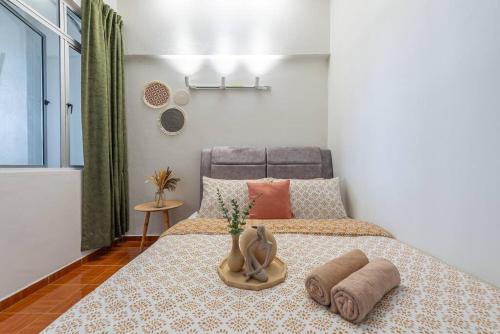 Una cama o camas en una habitación de PortDickson Beachfront Home 10pax3BR 1MinToBeach
