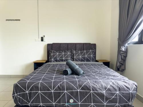 a bedroom with a bed with a black and white comforter at 3B2B 7 Pax - 5 min walk to MRT - F&B - Cheras in Kampong Baharu Cheras Batu Sa-Belas