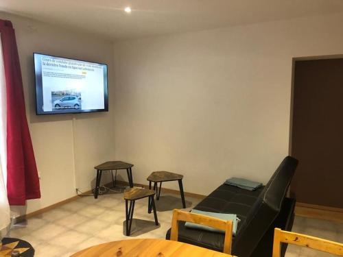 Photo de la galerie de l'établissement appartement proche de l'allier avec terrasse, à Dallet