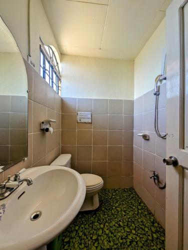 Ένα μπάνιο στο Screaming Gecko Hostel