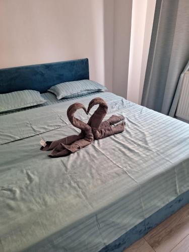 a snake sitting on top of a bed at Luxury Daniel Apartament Residence Militari in Roşu