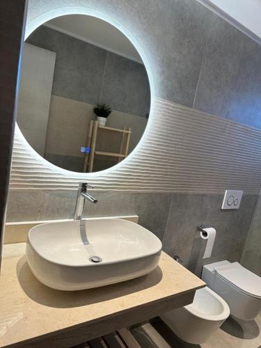 Ένα μπάνιο στο Słoneczny apartament AC WiFi