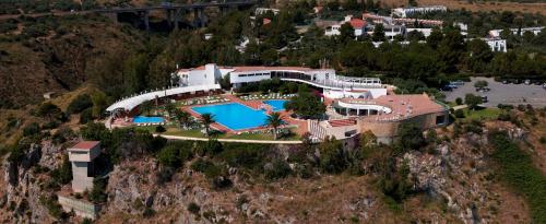Bazén v ubytování Hotel Torre Normanna nebo v jeho okolí