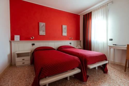 Postel nebo postele na pokoji v ubytování Albergo Corte di Emma