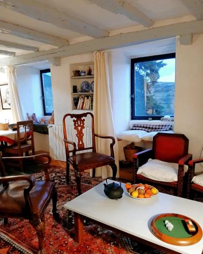 Ruang duduk di Maison le Presbytère