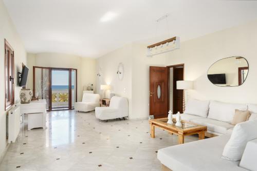 Seaview Villa The Infinite with Private Pool, BBQ & Ping Pong, 1,5km from beach