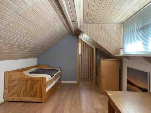 Ένα ή περισσότερα κρεβάτια σε δωμάτιο στο Behagliches Cottage am See