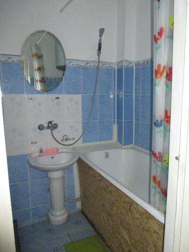Bilik mandi di Otel Issyk-Kul Karakol