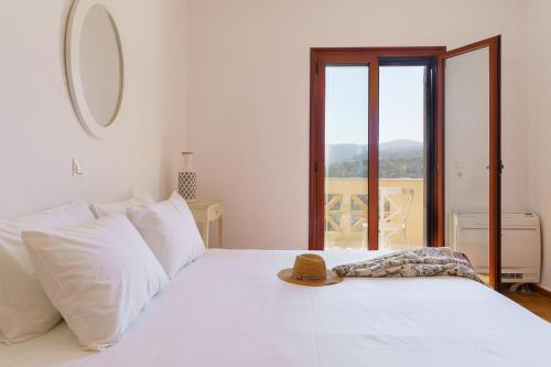 Seaview Villa The Infinite with Private Pool, BBQ & Ping Pong, 1,5km from beach