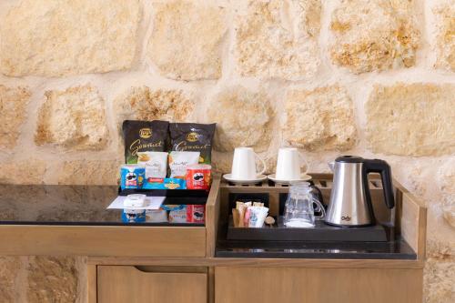 Wadi Sabarah Lodgeにあるコーヒーまたはお茶