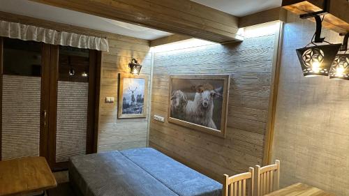 Ένα ή περισσότερα κρεβάτια σε δωμάτιο στο Apartament Nad Potokiem