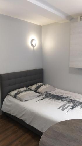 صورة لـ Charmant Studio au cœur historique de Fréjus في فريجوس