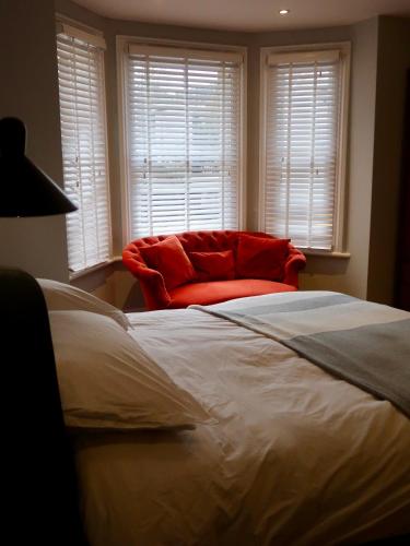 Katil atau katil-katil dalam bilik di Stylish Studio Apartment, ensuite, kitchenette