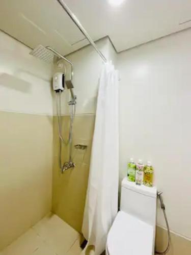 Ένα μπάνιο στο SMDC Style Residences Studios
