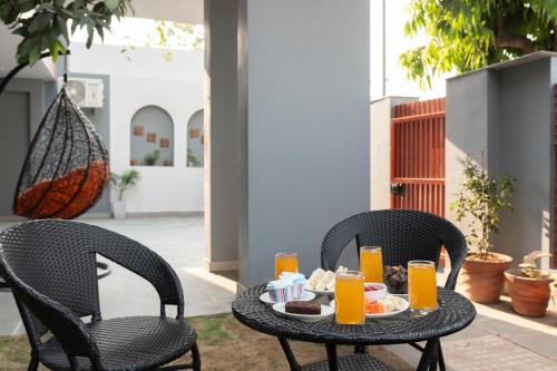 Nápoje v ubytování Alaya Stays Ramalaya 8 BHK Villa with Garden