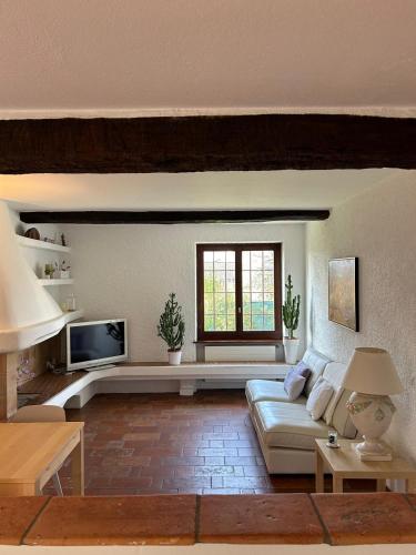 a living room with a couch and a tv at 2 bedroom apt near Como lake in Morbio Inferiore