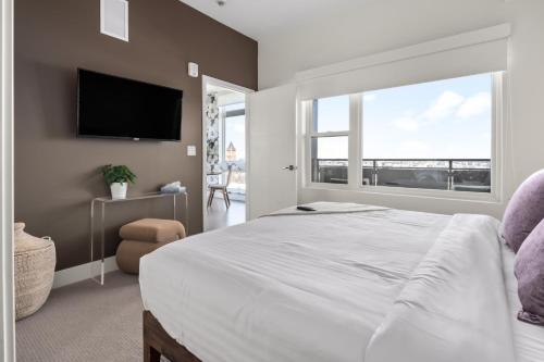 Ένα ή περισσότερα κρεβάτια σε δωμάτιο στο Top Floor - Amazing Windows - Zuni Lofts