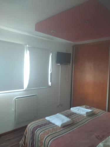 a bedroom with a bed with two towels on it at EL GAVION a 150 m de playa in Mar Azul