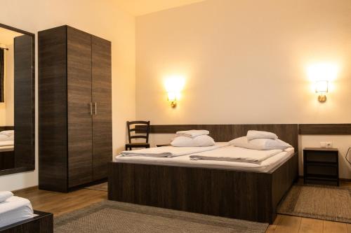 Postel nebo postele na pokoji v ubytování Hotel Tranzit