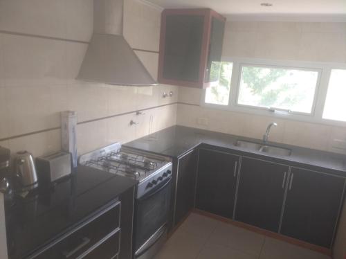 a kitchen with a stove and a sink at EL GAVION a 150 m de playa in Mar Azul