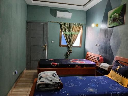 Ένα ή περισσότερα κρεβάτια σε δωμάτιο στο BlueHouseCity