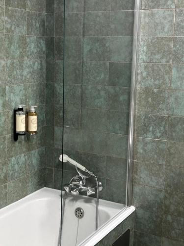 a bathroom with a shower and a bath tub with a shower at Lam Hotel Fortaleza de Almeida in Almeida