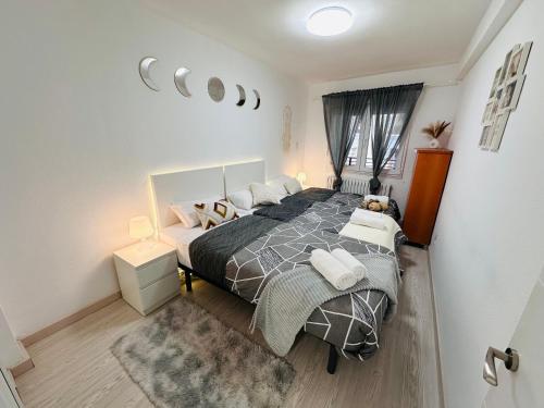 En eller flere senge i et værelse på El Teatro del Pilar