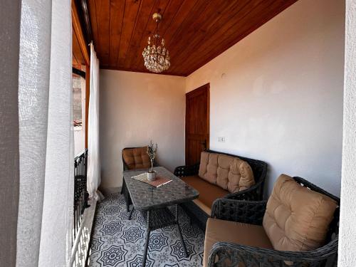 Ruang duduk di Rhea Guesthouse - Pergamon