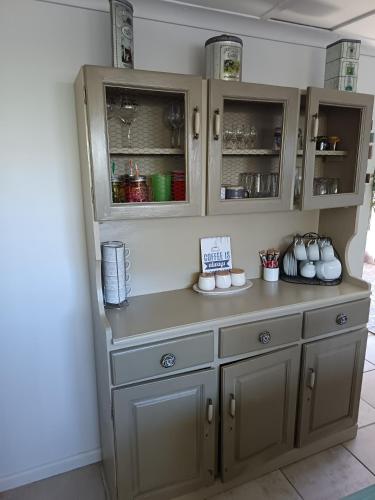 Dapur atau dapur kecil di 10 on Cane Street