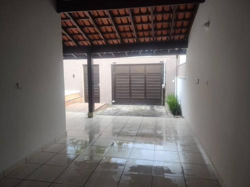 an empty hallway with a garage with a door at Casa espetacular no Cibratel 1 in Itanhaém
