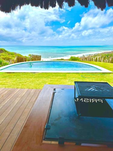 a view of a swimming pool and the ocean at Casa Amar Pipa in Pipa