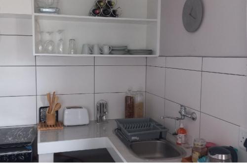 Dapur atau dapur kecil di Goldeneye Private Venue Spectre