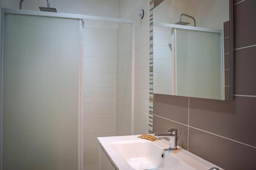 a bathroom with a sink and a shower and a mirror at MARINA ELISIR in Marina di Ragusa