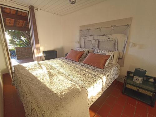 Postel nebo postele na pokoji v ubytování Villa 3 chambres vue mer Valcros