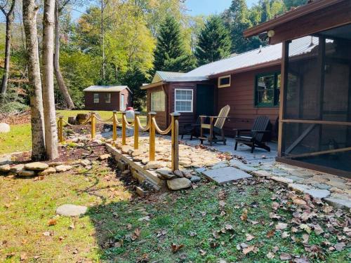 Zahrada ubytování Firefly Creek Cabin in Nantahala