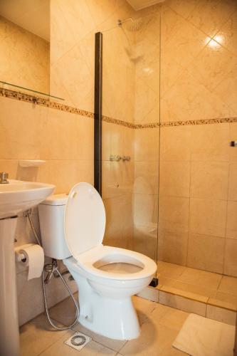 Bilik mandi di Alameda Apart