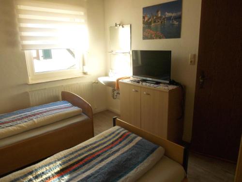 Giường trong phòng chung tại Ferienwohnung am Brunnen