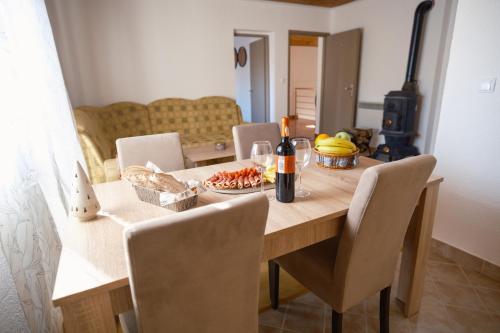 Makanan di atau berdekatan apartmen