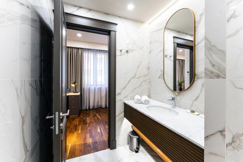 a bathroom with a sink and a mirror at HOTEL METROPOL Club House in Yerevan