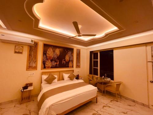 a bedroom with a bed and a ceiling fan at Paradise Woodland Resort Chintpurni in Bharwain